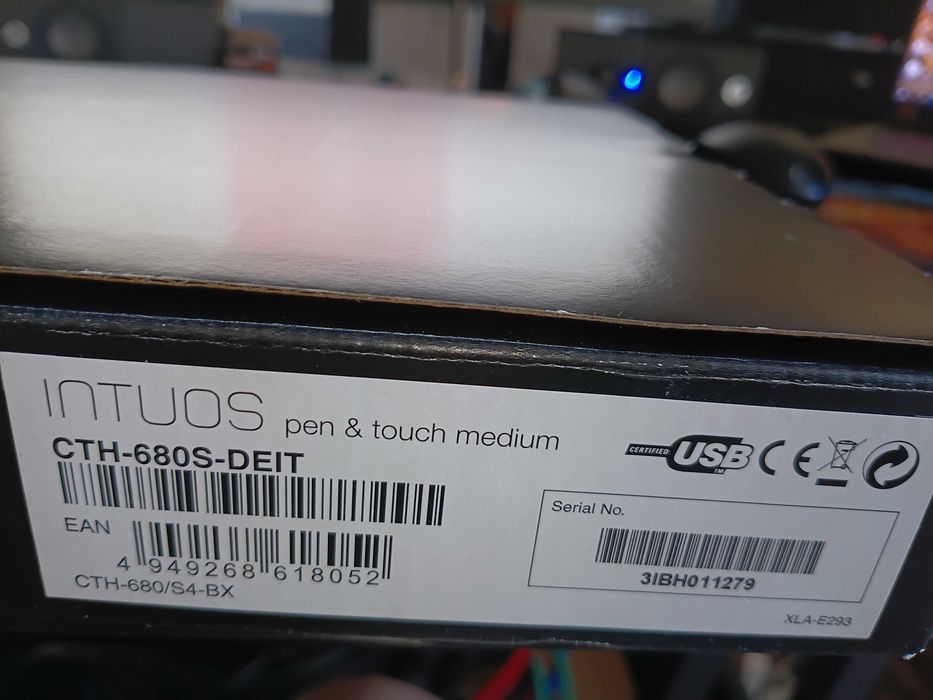 Графічний планшет Wacom Intuos Medium (CTH-680S) • Повний комплект!
