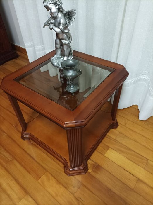 Mesa antiga de apoio restaurada estilo Luís Filipe