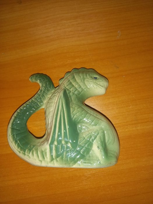 Фарфоровая статуэтка Дракон