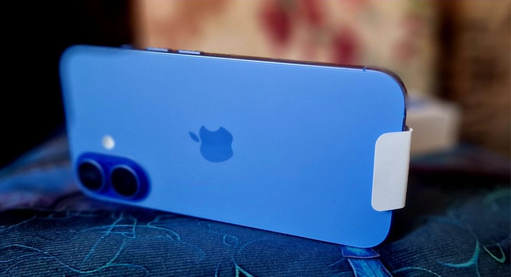 Smartfon Apple iPhone 16  256 GB Ultramaryna