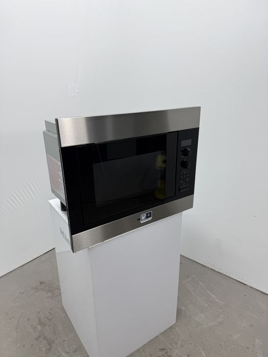 Мікрохвильова піч Miele M 8260-2
