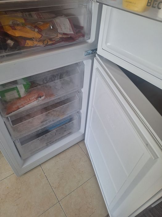 Frigorífico semi novo 4 meses de uso