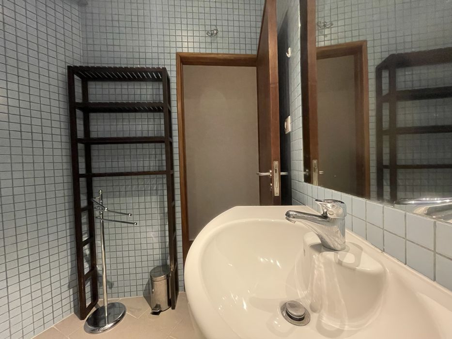 T1 Lumiar Quinta Lavadeiras, excelente, kichenett equipada, vista desafogada.  950€