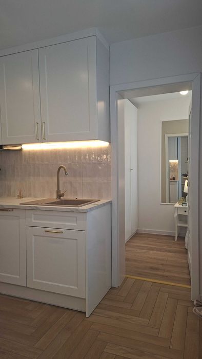 2pokoje na 1piętrze. Duży balkon. Po generalnym remoncie.