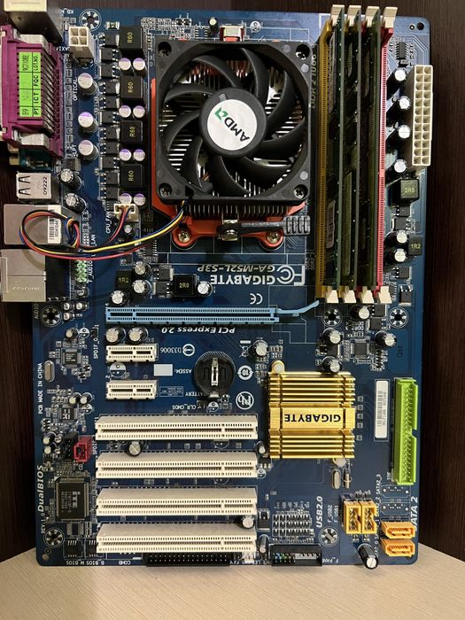 Материньська плата Gigabyte GA-M52L-S3P