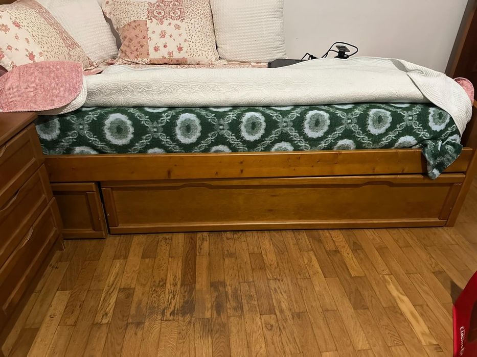 Cama solteiro bom estado