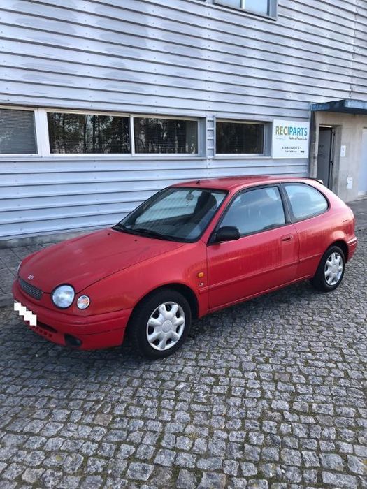 Toyota Corolla E11 1.6 3P 1999 - Para Peças