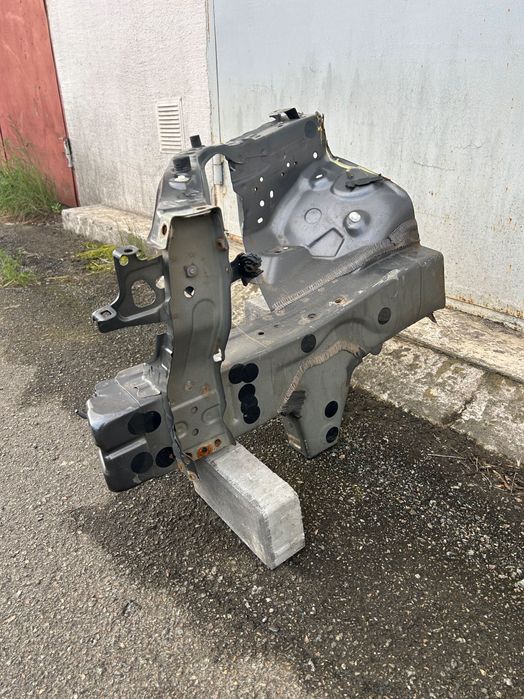 Передній лівий лонжерон на Toyota Avalon 2013-2018 року