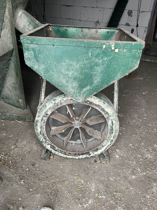 Кормозмішувач + зернодробілка