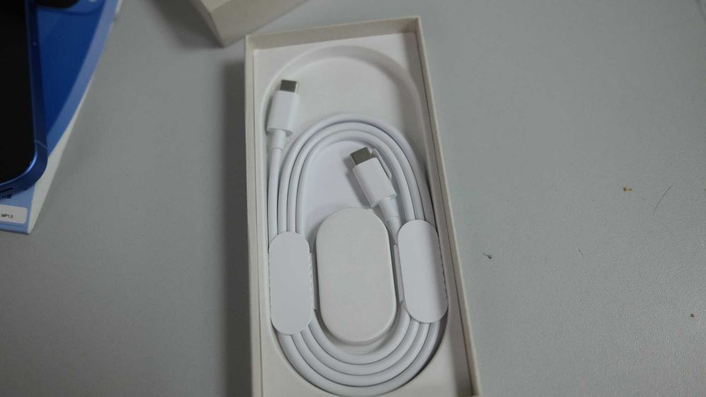 Google Pixel 10 12/128GB (Indigo) New open box