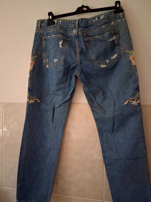 Calça Mango,com blusa Zara.