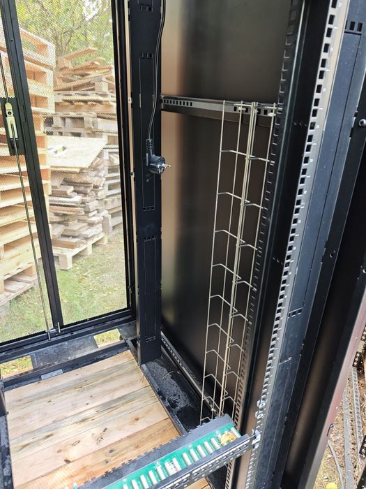 Szafa serwerowa apc 120x80x200