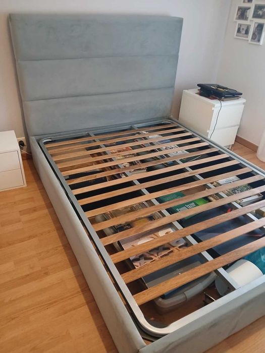Cama Casal cinza em otimo estado 140x195