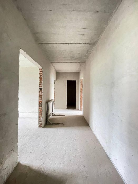 Продається велика 3 кімнатна квартири в районі Пасічної. ПОСТАНОВИ!!!