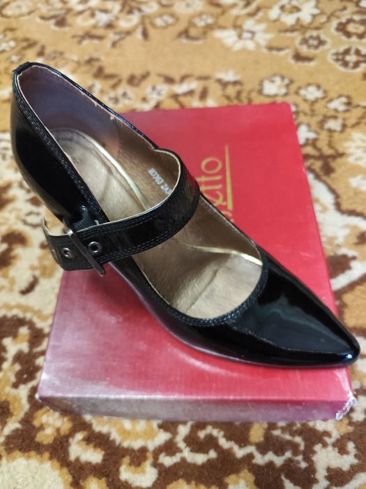 Лакові туфельки 37р.