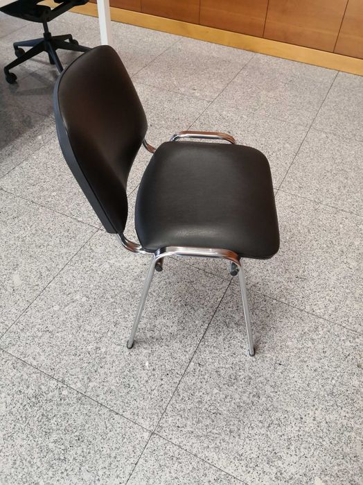 Cadeira de escritório simples