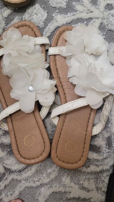 Взуття для дівчинки