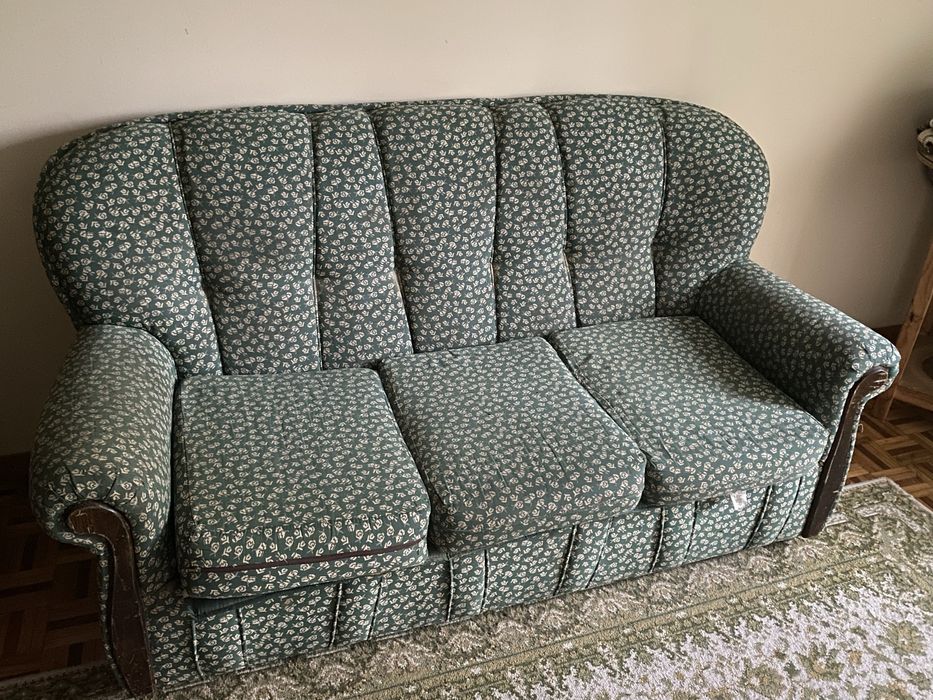 Sofá  (1,70) largura - faz cama