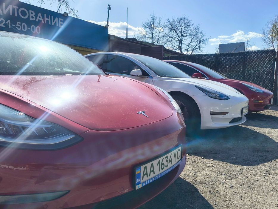 Tesla Model 3 2018-2022рр. Long Range (75 кВт) під виплату