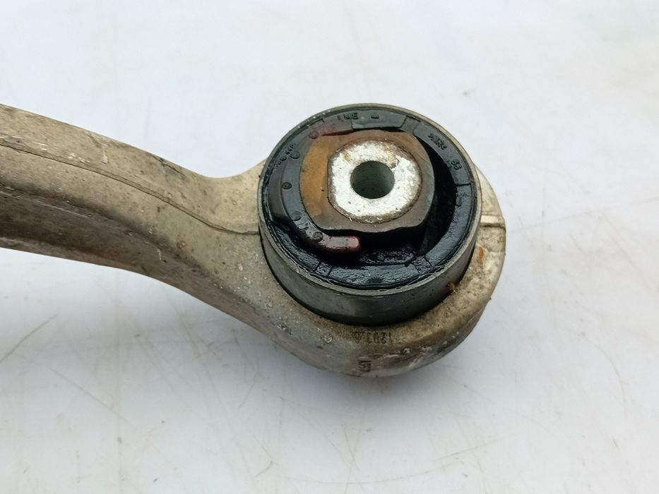 Braço de suspensão frente direito AUDI A4 Avant (8E5, B6)