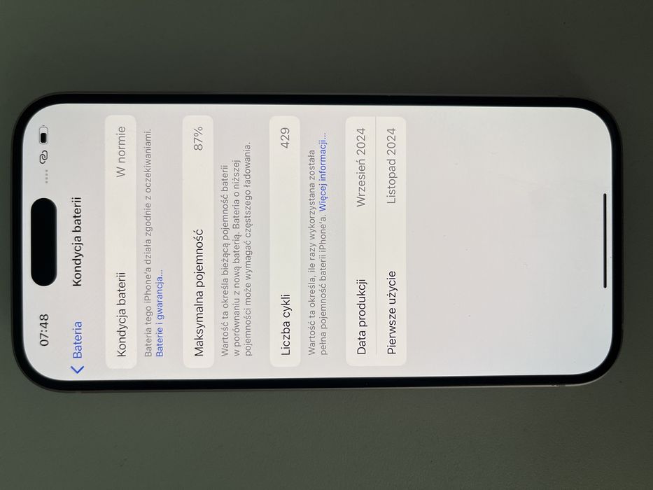 iPhone 15 różowy stan igła