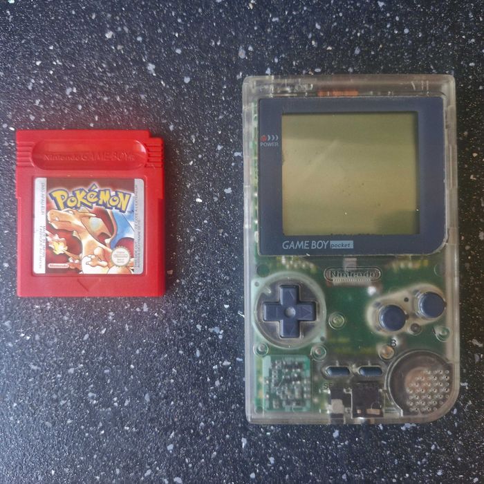 GameBoy Pocket + Pokémon red