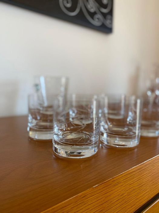 Conjunto de copos de whisky e balde em cristal