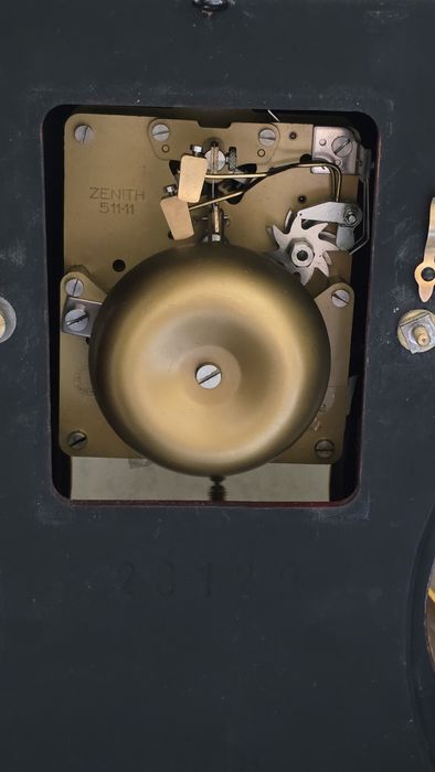 Настольные, настенные часы Zenith  и Le  Castel - Neuchâtel