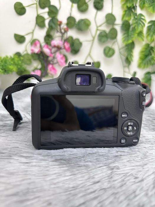 Canon Eos R100 wifi com lente 18-45mm e bolsa