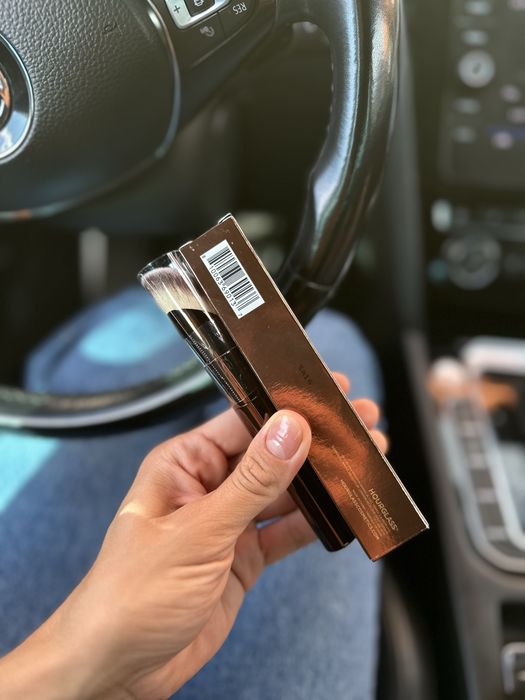 Кісточка для тональної основи Hourglass Fondation Brush