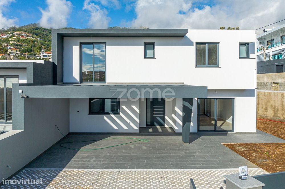 Moradia Geminada T3 em São Roque, Funchal