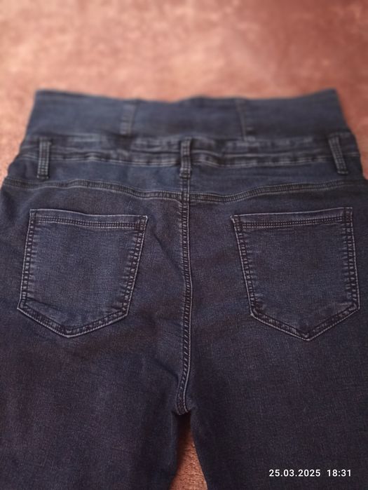 Продам жіночі джинси нові
