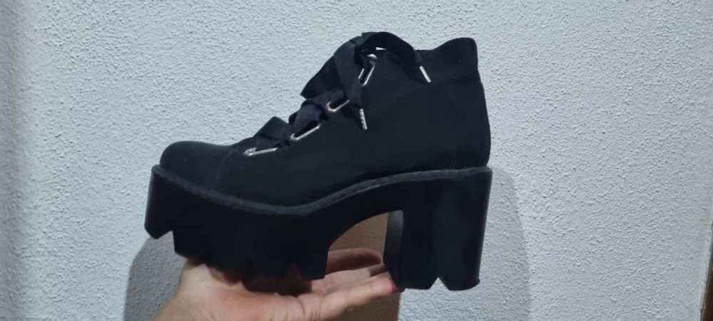 Pull&bear Botas com salto alto
