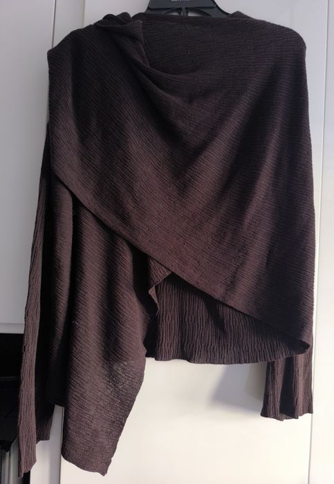 Brązowy sweter. Zara.