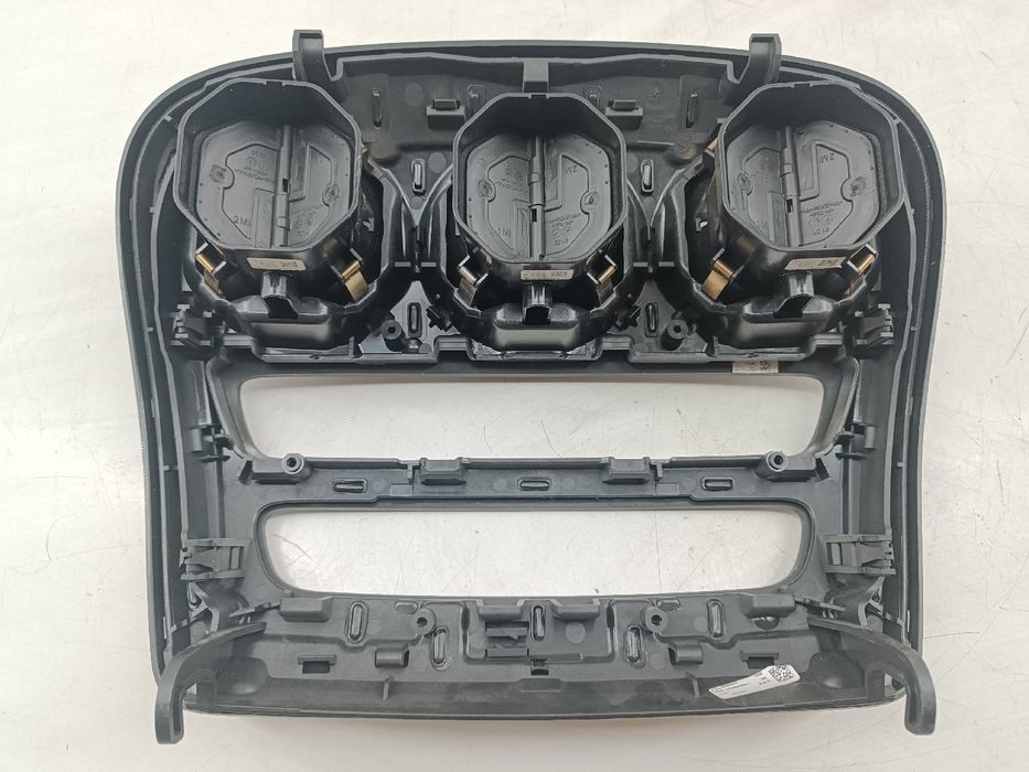 Moldura de consola central - MERCEDES-BENZ C-CLASS (W205) | 13 -