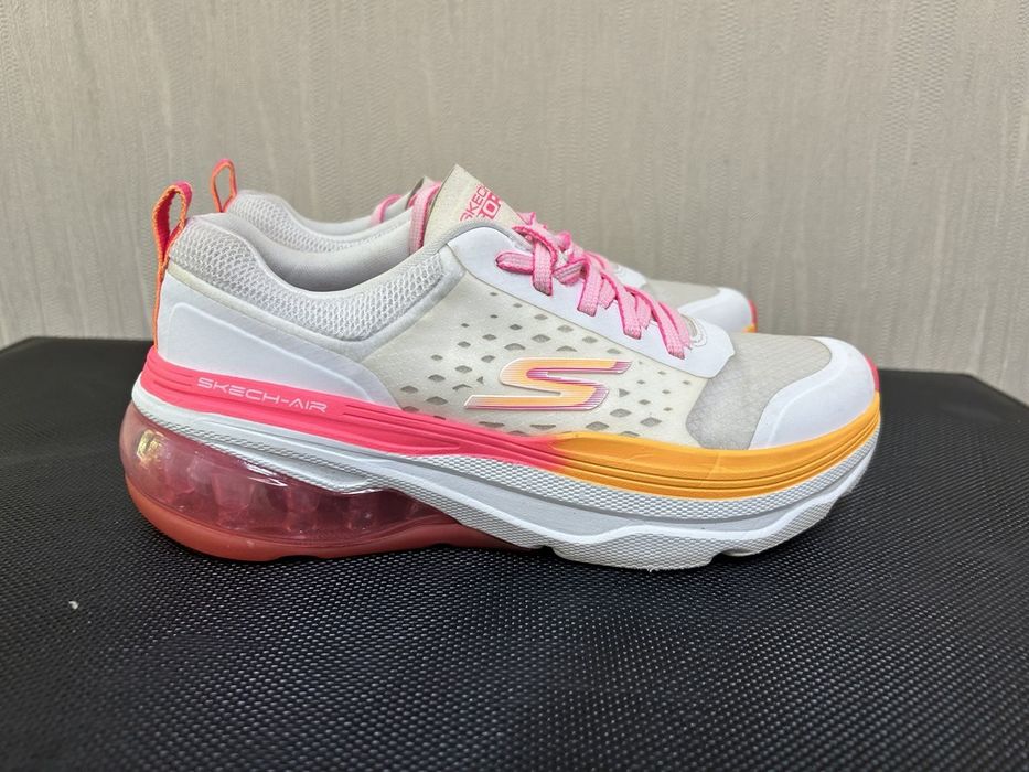 Кросівки 37 розмір  Skechers Max Cushioning Air