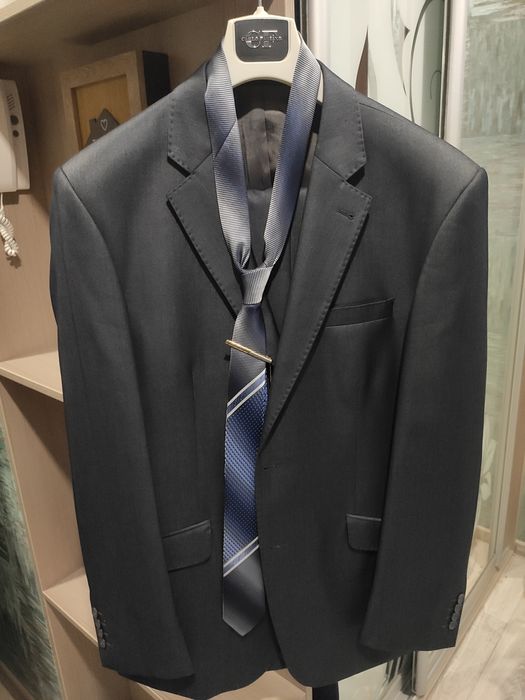 Продам мужской костюм размер 52-54