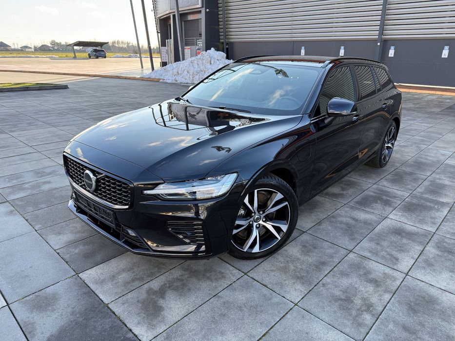 Volvo V60 AWD T6 Plus Dark hybryda plug in jak nowy