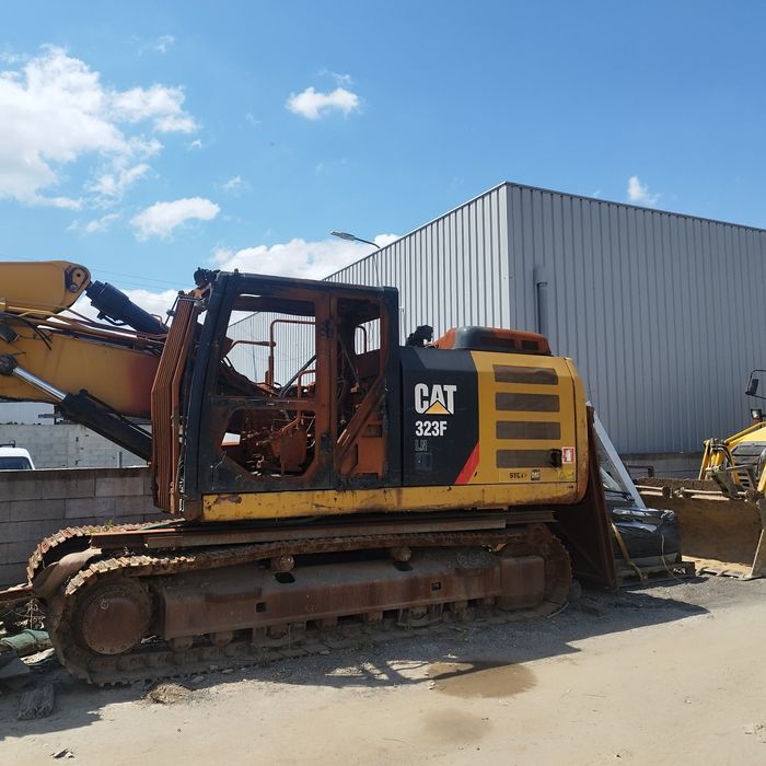 Vendo escavadora CAT323F