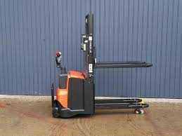 BT SWE 200D paleciak elektryczny niski maszt widłowy podest