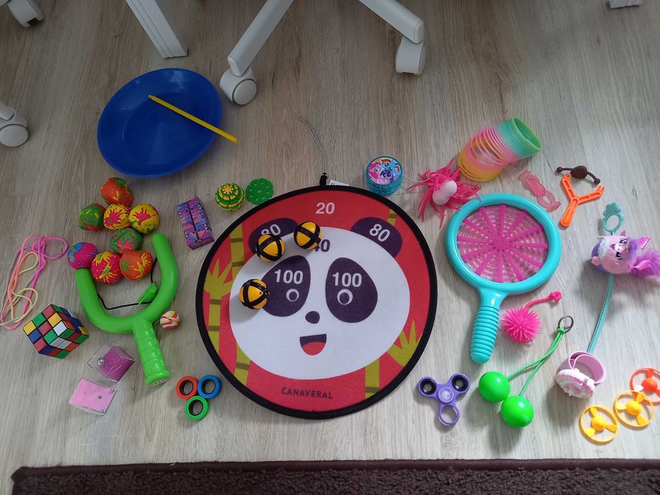 Giga zestaw zabawek zręcznościowych rzutki proca magiczna kostka spine