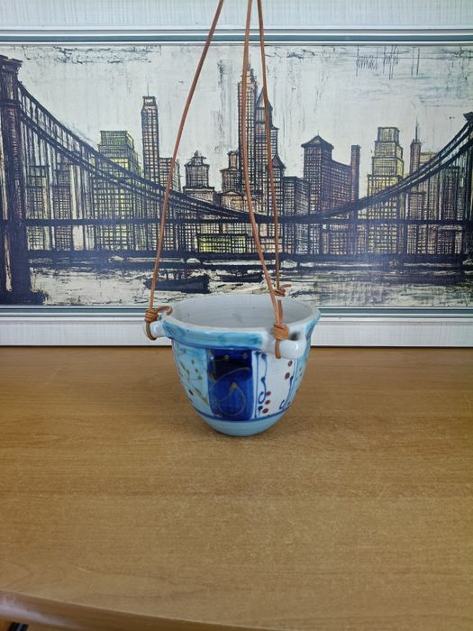 Ceramiczna doniczka wisząca – ręcznie zdobiona