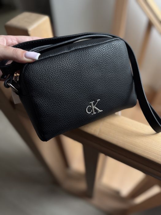 Кросбоді Calvin Klein молочна і чорна