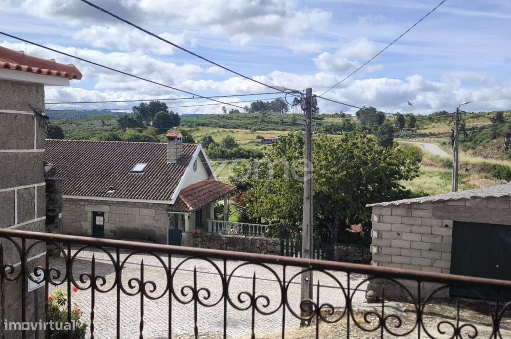 Três Moradias com terreno Pópulo, Alijó