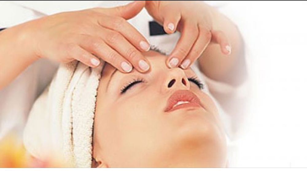 Косметолог, чистка, массаж лица, тейпирование