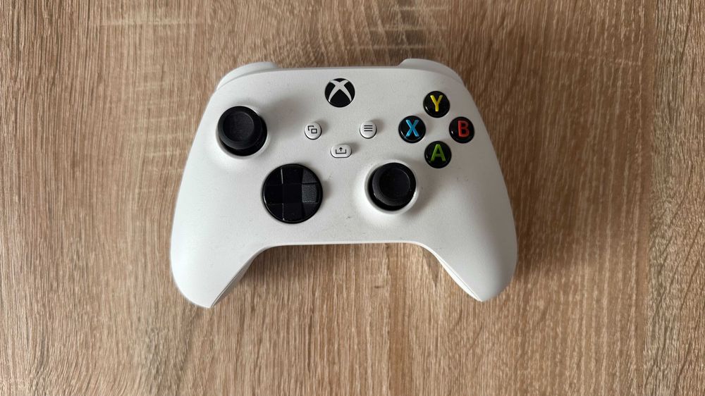 Xbox one X + 2 comandos originais