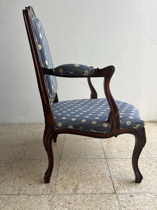 2 cadeiroes classicos usados