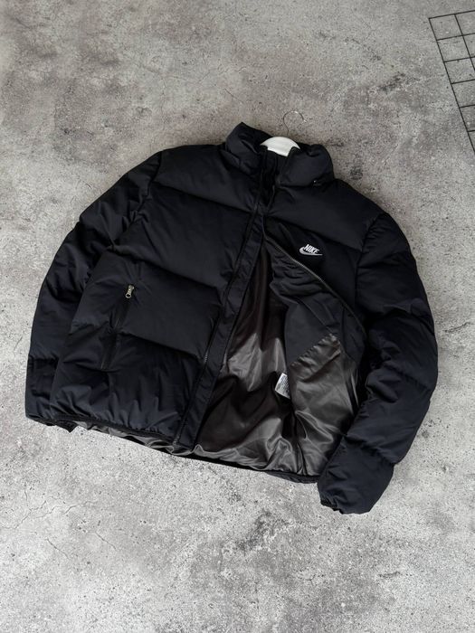 Продам куртки Nike