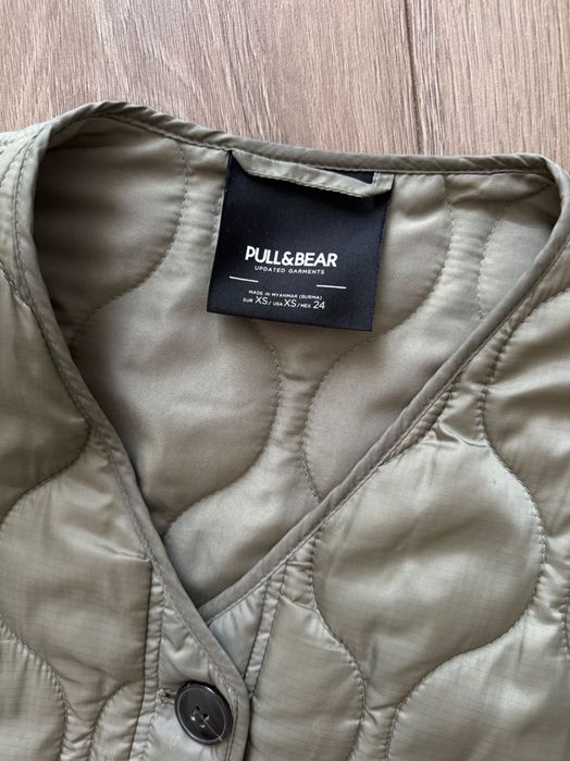 Куртка весна стьобана pull and bear бомбер хакі