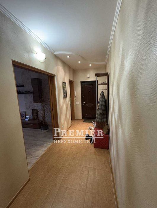 Продам трикмнатну квартиру в Южному